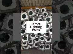 Postes de luz de alta calidad en exhibición#PostesDeLuz#IluminaciónUrbana#InfraestructuraDeIluminación