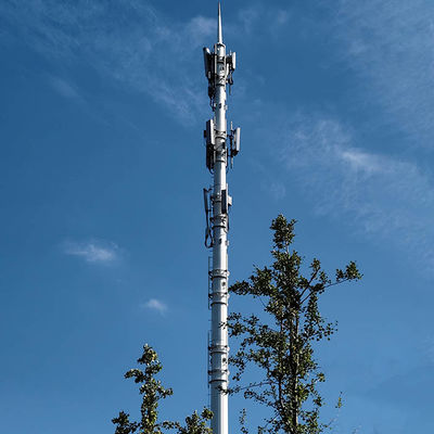 Antennas de acero galvanizadas en caliente Monopoles con plataforma