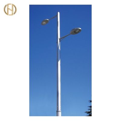 Tubo de acero de brazo único, poste de luz eléctrica de calle personalizable con recubrimiento galvanizado por sumersión en caliente