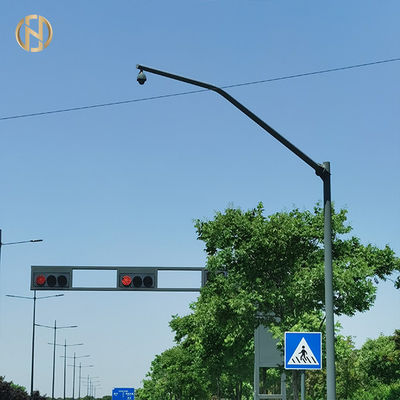 Poste de la lámpara de la cámara de seguridad del tráfico por carretera con el tipo poligonal del grueso de la pintura 5m m