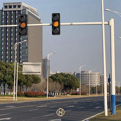 Sistema galvanizado de poste los 4M los 6M los 8M For Traffic Control de la señal de tráfico de la inmersión caliente