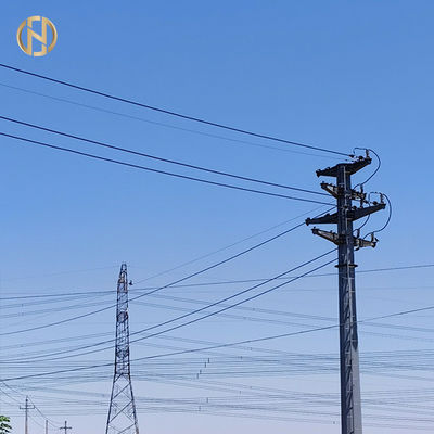 El color gris galvanizó a poste de acero octagonal 69KV NEA los 50FT los 55FT los 60FT los 65FT los 70FT