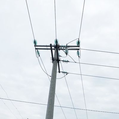 los accesorios de 12KV 35KV poste galvanizaron el brazo de acero de la cruz 8000D para el proyecto de poder