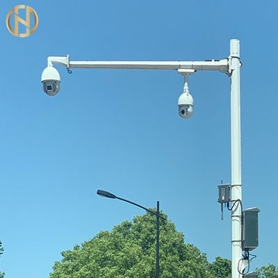 Semáforo del voladizo de Astm Gr65 los 7.8m de la galvanización de la inmersión caliente poste