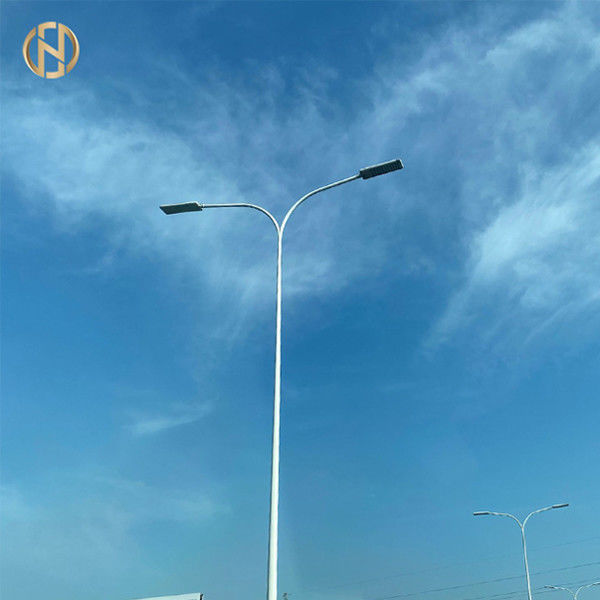 Color de pintura personalizado en caliente galvanizado y electrostático pulverizado poste de luz de la calle para la durabilidad