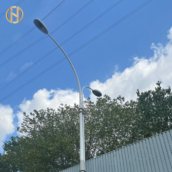 3m 6m 8m 12m Diseño de postes de luz de carretera solar octogonal galvanizado por inmersión en caliente