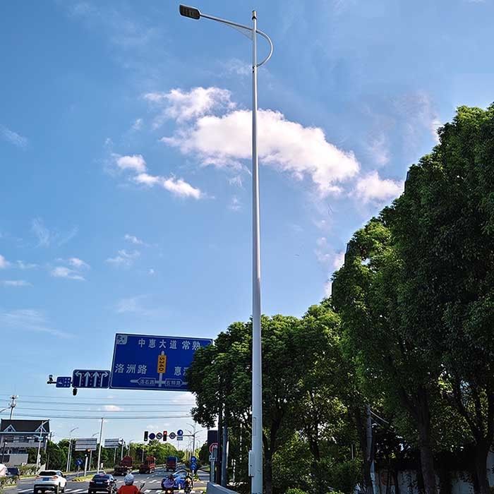 Pollo de luz de calle cónico / poligonal / redondo con galvanización en caliente