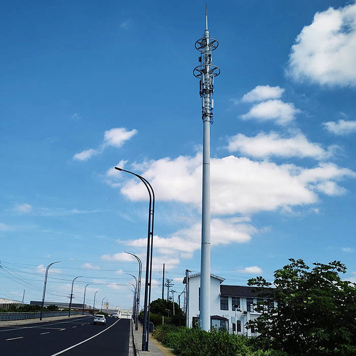 Post de telecomunicaciones galvanizado en caliente con escaleras y plataforma para placas de acero estructural de baja aleación de alta resistencia