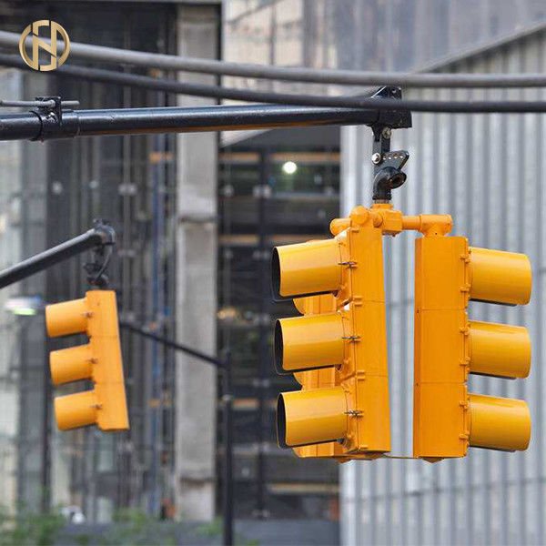 Sistema galvanizado de poste los 4M los 6M los 8M For Traffic Control de la señal de tráfico de la inmersión caliente