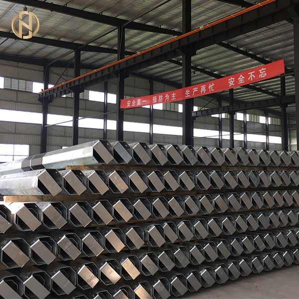 La inmersión caliente galvanizó el factor de seguridad de acero tubular 3000daN de poste el 17M 2,0