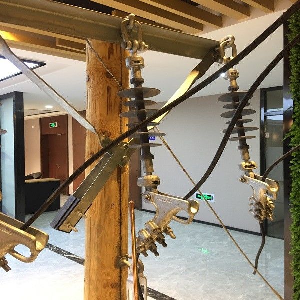 colocaciones de la suspensión y de la tensión de los accesorios del polo de 12kv 35kv para el ² del ² 50m m de los conductores 120m m de AAAC ACSR