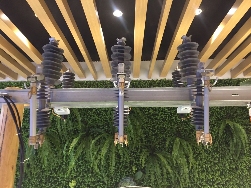 colocaciones de la suspensión y de la tensión de los accesorios del polo de 12kv 35kv para el ² del ² 50m m de los conductores 120m m de AAAC ACSR