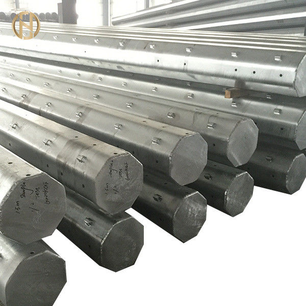 Inmersión caliente poste de acero galvanizado 2.5m m - 20m m para las líneas de transmisión de arriba