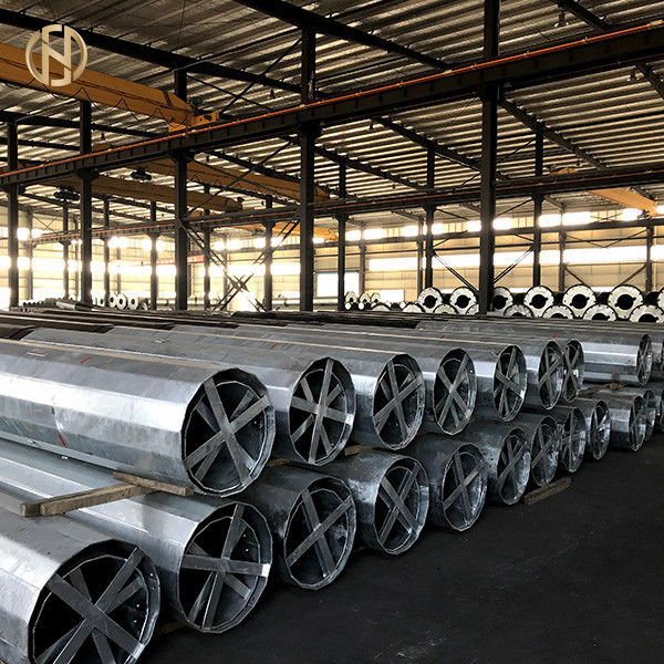 El color gris galvanizó a poste de acero octagonal 69KV NEA los 50FT los 55FT los 60FT los 65FT los 70FT