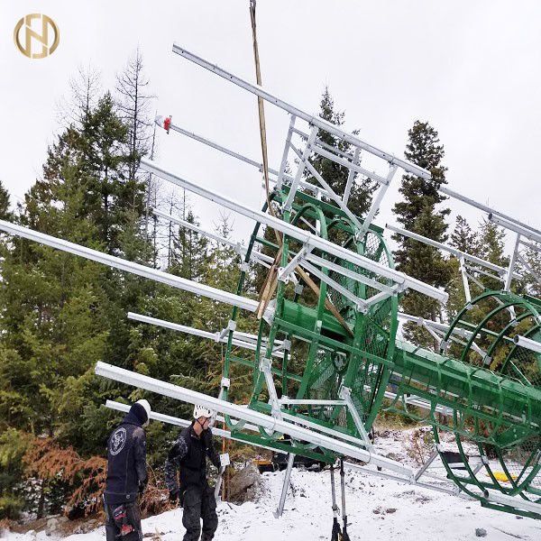 La torre galvanizada los 25M del teléfono celular los 35M conexión coincide/del reborde