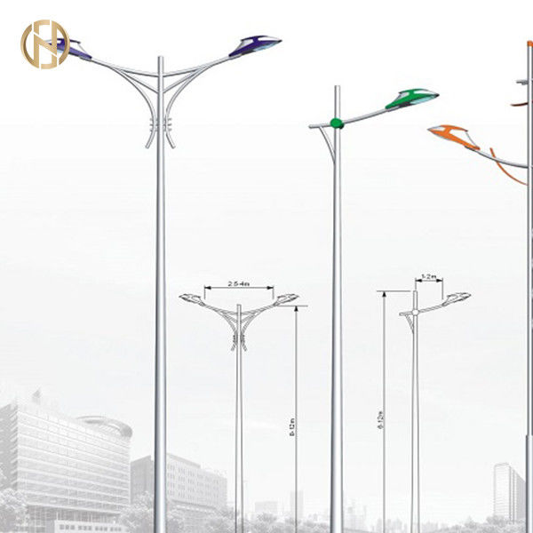 Diseño de poste de luz solar eléctrica exterior personalizable con recubrimiento galvanizado en caliente