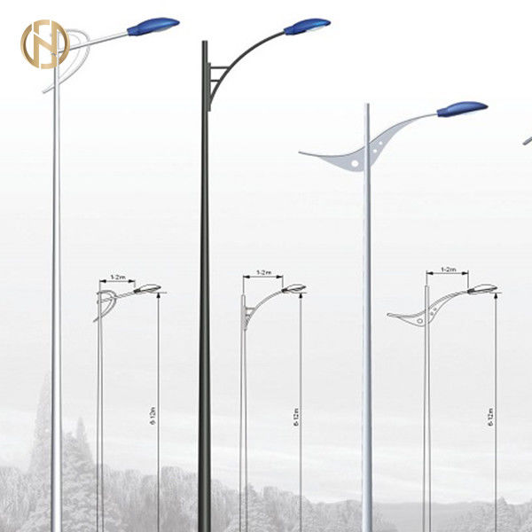 Viento de acero laminado en caliente ISO resistente 9001 de poste de iluminación del brazo doble certificado
