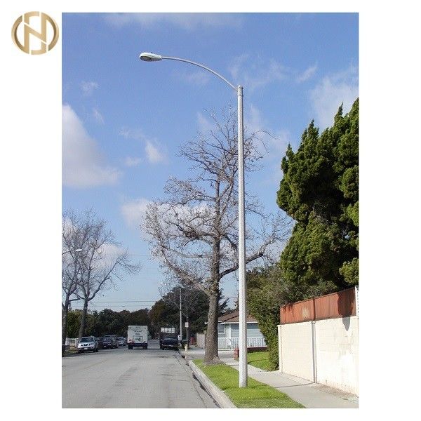 Pintura de colores personalizado eléctrico faro de la calle poste con calentamiento galvanizado y tubo de acero
