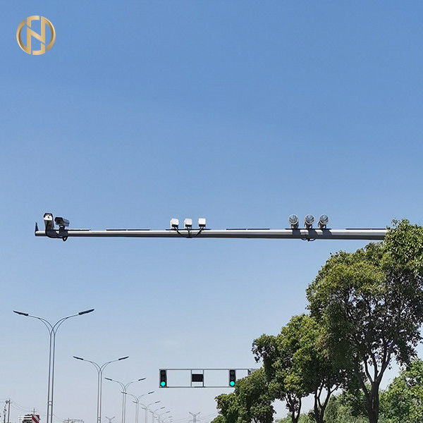 La inmersión caliente de poste de la cámara CCTV de la forma poligonal galvanizó los postes del CCTV con la pintura