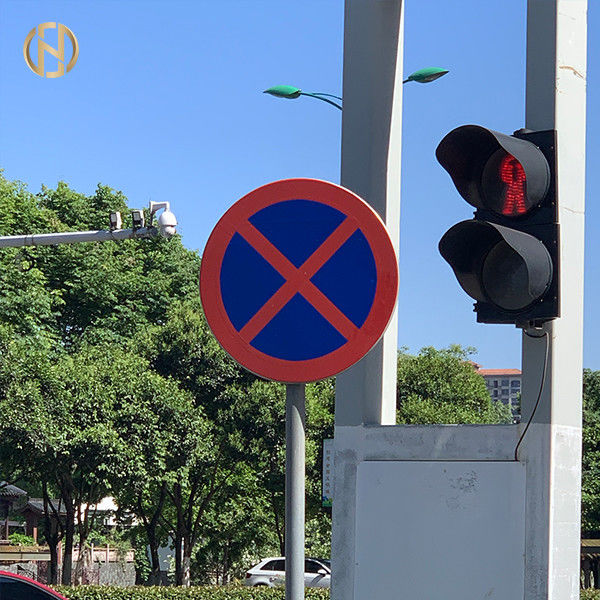 Señal de tráfico de encargo poste galvanizado y tratamiento superficial de capa del polvo