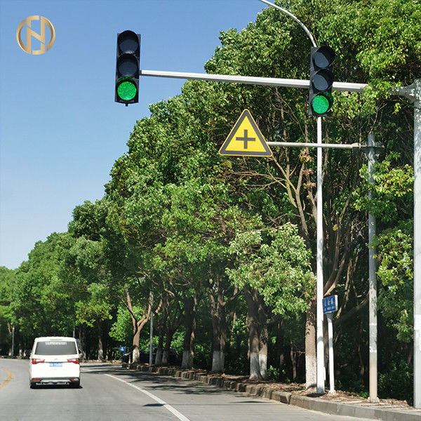 polvo voladizo del eje del poste del semáforo del grueso de 2.5m m - de 14m m cubierto