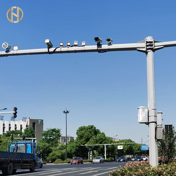 Viento de montaje octagonal de la altura del CCTV poste los 3-20M del acero de la forma resistente
