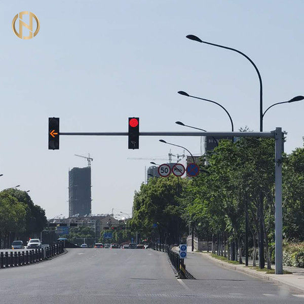 Forma octagonal de acero del poste los 6M*9M de la cámara CCTV de Q235B para el tráfico en L forma