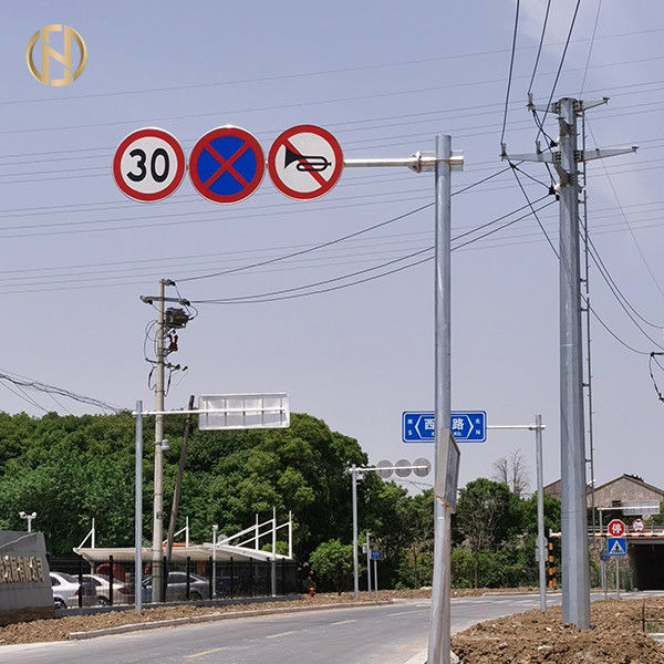 La señal de tráfico octagonal poste de la forma galvanizó el poste de acero de la señal de tráfico
