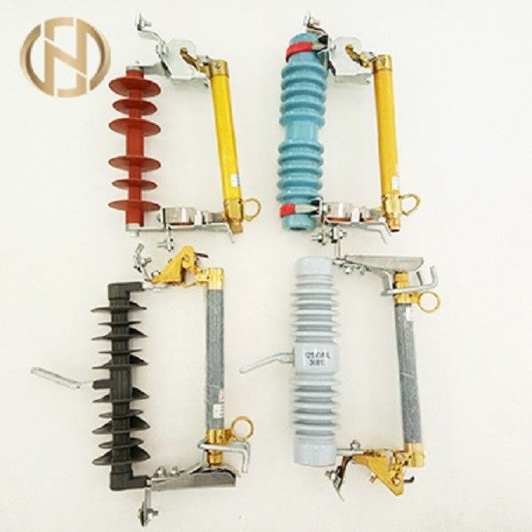 10kV - el pilar compuesto 35kV sale el fusible para la línea de transmisión de arriba