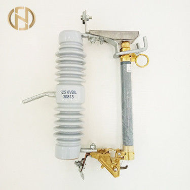 10kV - el pilar compuesto 35kV sale el fusible para la línea de transmisión de arriba