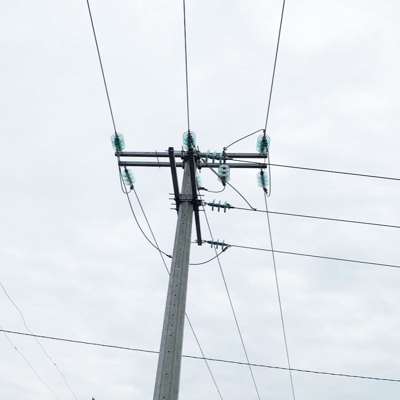 los accesorios de 12KV 35KV poste galvanizaron el brazo de acero de la cruz 8000D para el proyecto de poder