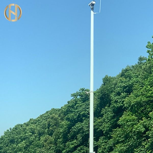 Semáforo del voladizo de Astm Gr65 los 7.8m de la galvanización de la inmersión caliente poste